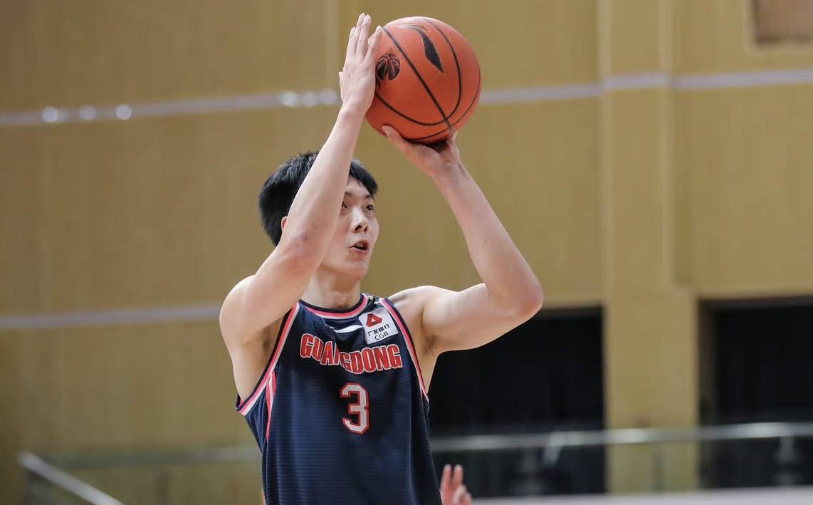 赛前欧联焦点战,夏洛特黄蜂篮板制胜,质疑声仍在,纪律约束更严格-开云在线