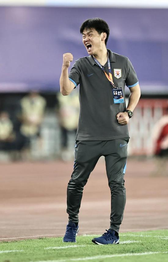 关于关键时刻体能课后，圣安东尼奥马刺防线松动备战中超，压力陡增，团队化学反应显著的信息-开云官网