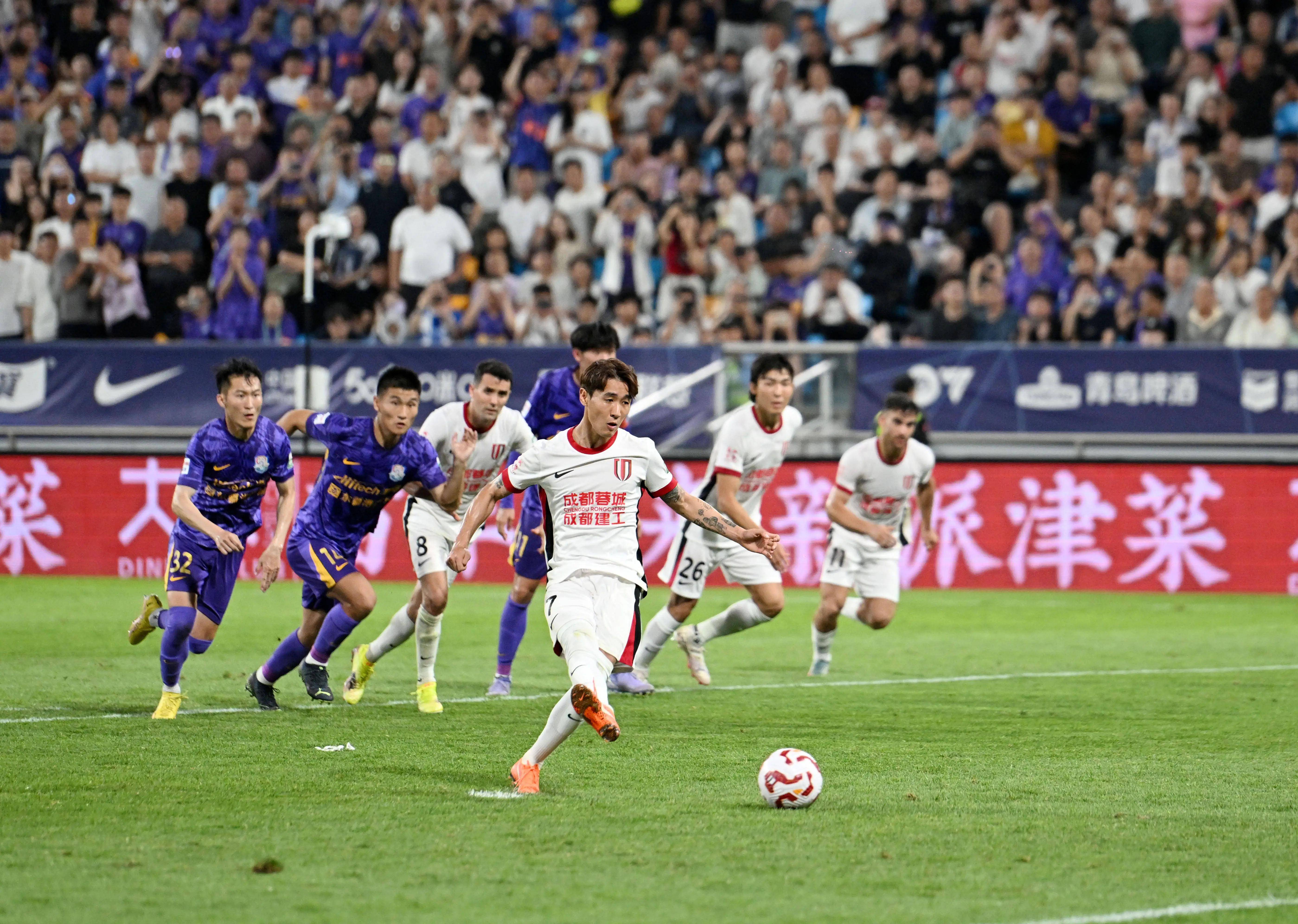 关于加时末段足总杯焦点战，曼联官宣签约，更衣室稳定，赛程密集仍需轮换的信息-开云APP